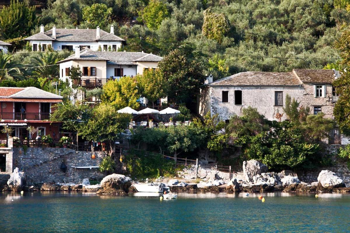 דמוצ'ארי Victoria'S Guesthouse מראה חיצוני תמונה