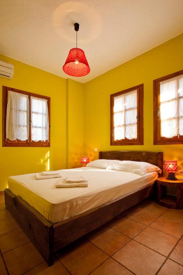 דמוצ'ארי Victoria'S Guesthouse מראה חיצוני תמונה
