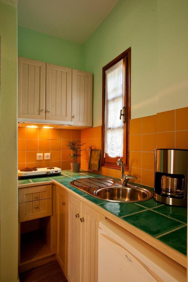 דמוצ'ארי Victoria'S Guesthouse מראה חיצוני תמונה
