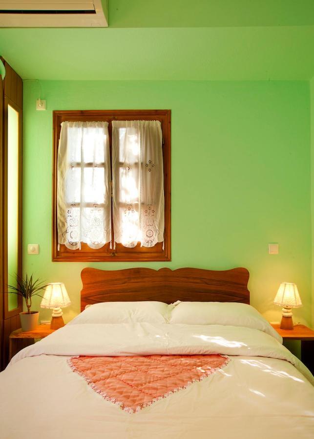 דמוצ'ארי Victoria'S Guesthouse מראה חיצוני תמונה