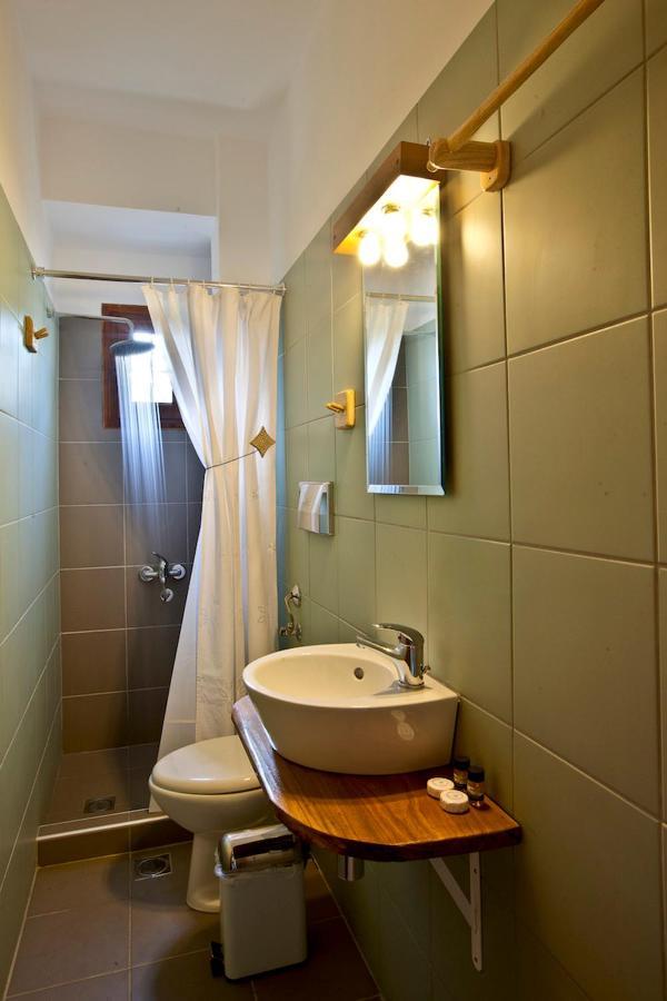 דמוצ'ארי Victoria'S Guesthouse מראה חיצוני תמונה