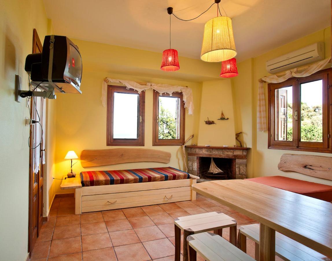 דמוצ'ארי Victoria'S Guesthouse מראה חיצוני תמונה