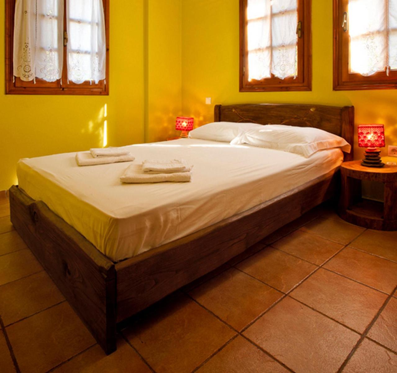 דמוצ'ארי Victoria'S Guesthouse מראה חיצוני תמונה