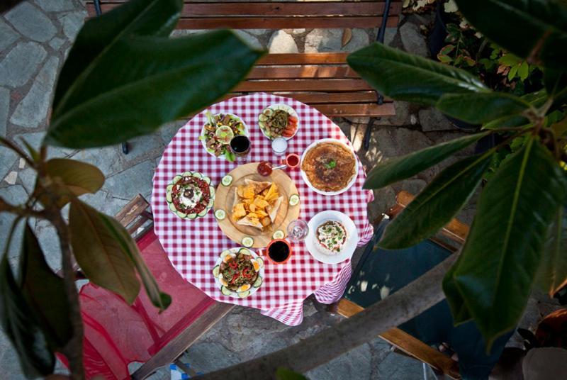 דמוצ'ארי Victoria'S Guesthouse מראה חיצוני תמונה