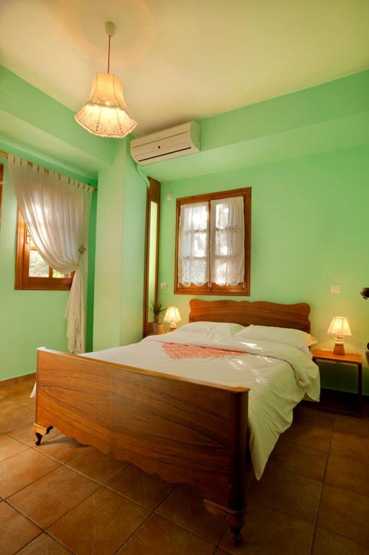 דמוצ'ארי Victoria'S Guesthouse מראה חיצוני תמונה