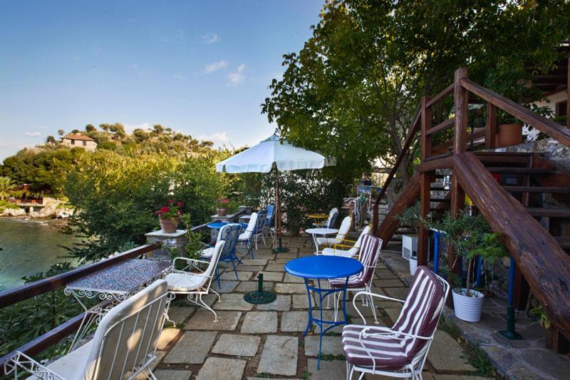 דמוצ'ארי Victoria'S Guesthouse מראה חיצוני תמונה