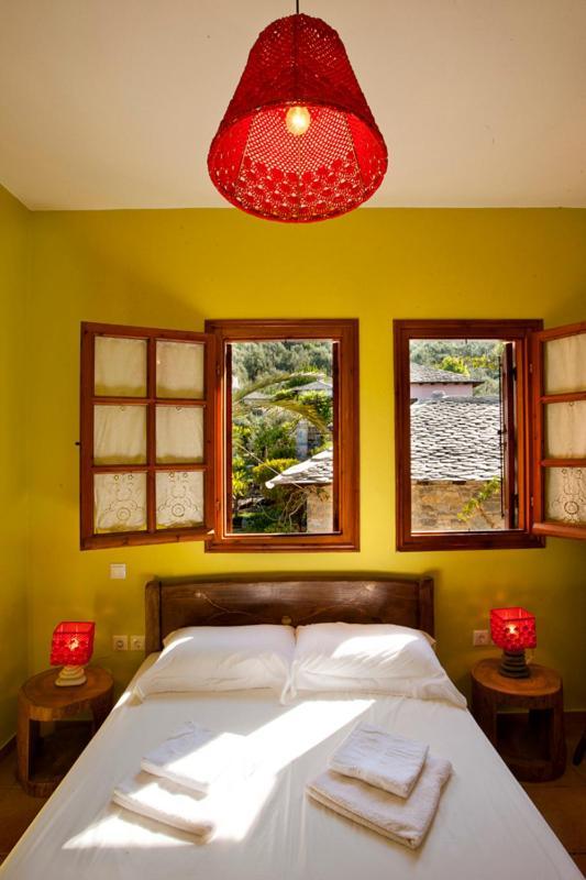 דמוצ'ארי Victoria'S Guesthouse מראה חיצוני תמונה