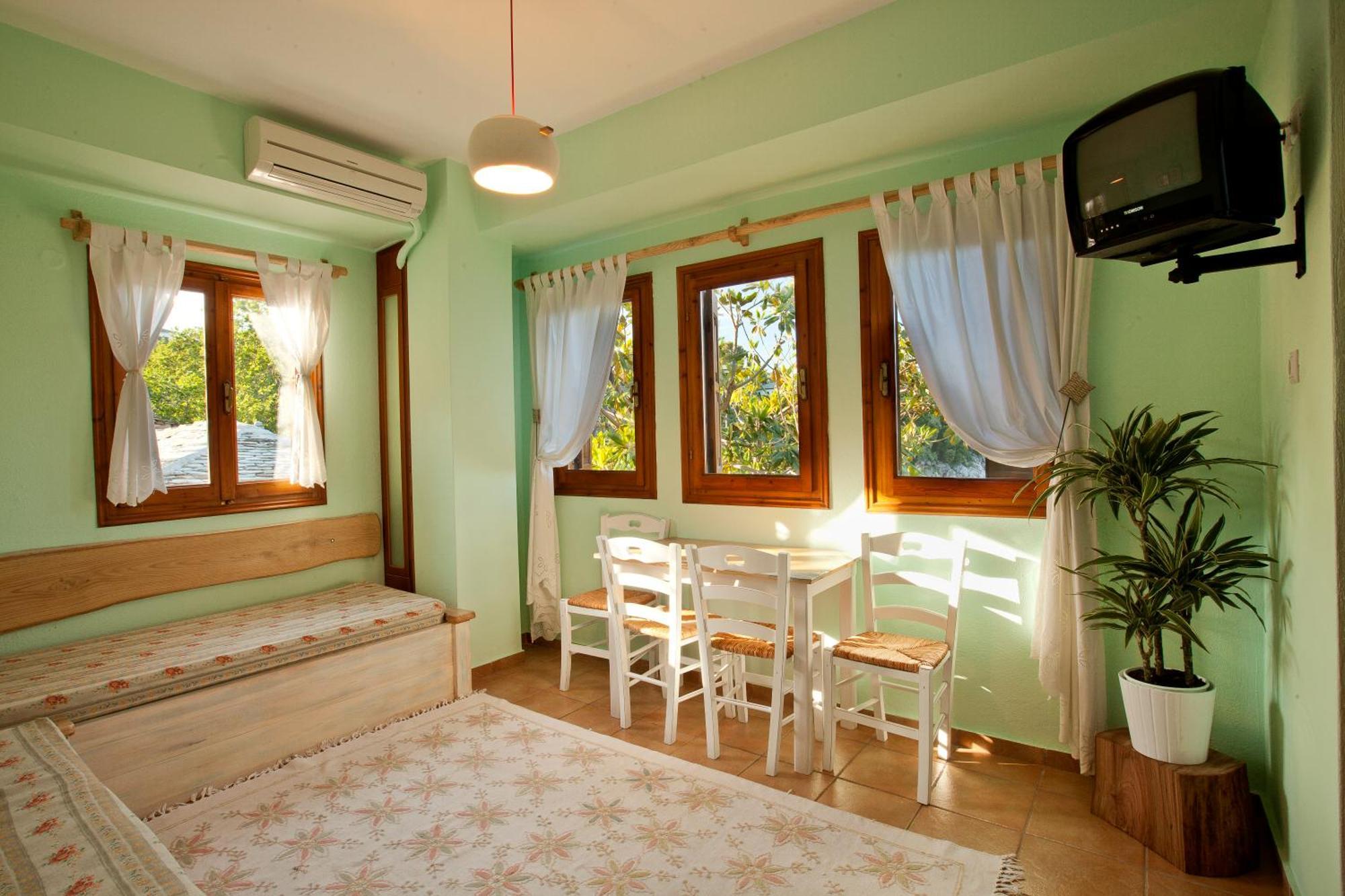 דמוצ'ארי Victoria'S Guesthouse מראה חיצוני תמונה